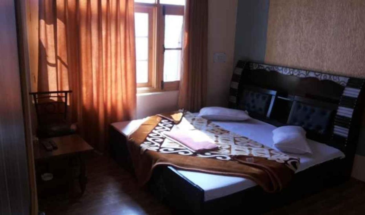 Hotel Grand City Heart Srīnagar Екстериор снимка