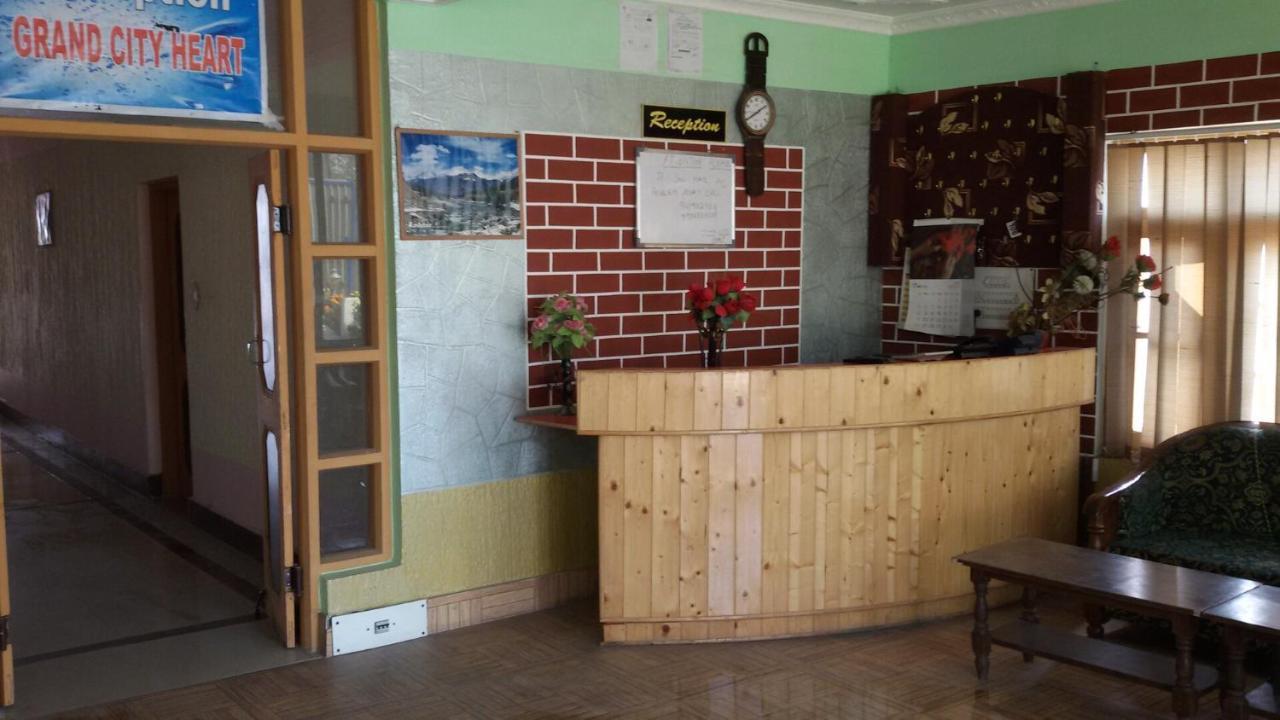 Hotel Grand City Heart Srīnagar Екстериор снимка