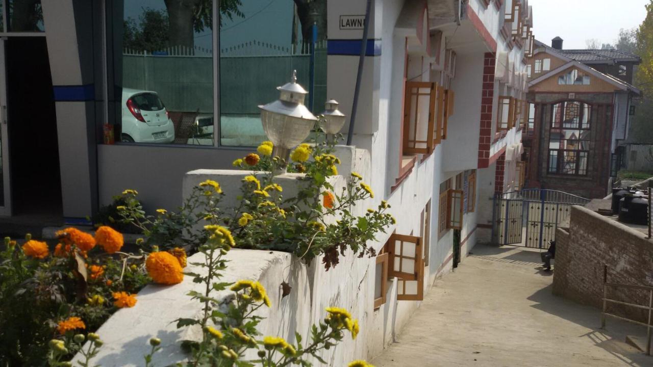 Hotel Grand City Heart Srīnagar Екстериор снимка