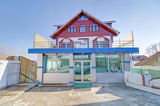 Hotel Grand City Heart Srīnagar Екстериор снимка